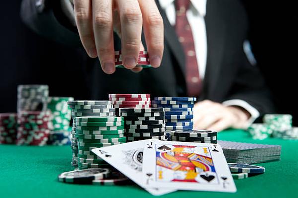 A Detailed Review of the Modern siti poker online Landscape