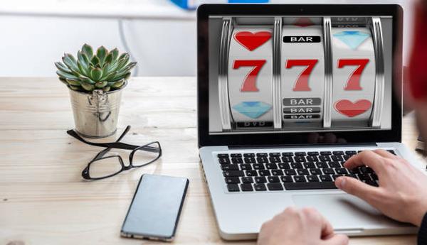 A Look at Live Casino Tables on a Singapore online casino Site